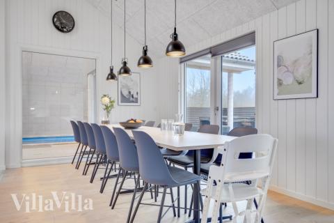 Aufenthaltsraum mit Platz für 14 im Luxusferienhaus Nr. 549.