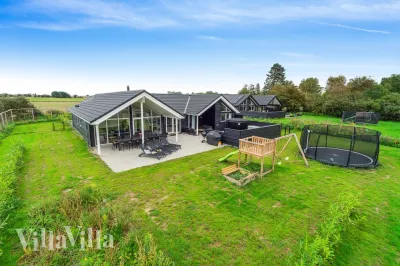 Gut ausgestattetes Ferienhaus mit Pool Nr. 549 für 14 Gäste in Jægerspris, Nordseeland – mit Whirlpool und Sauna im Freien, Dänemark