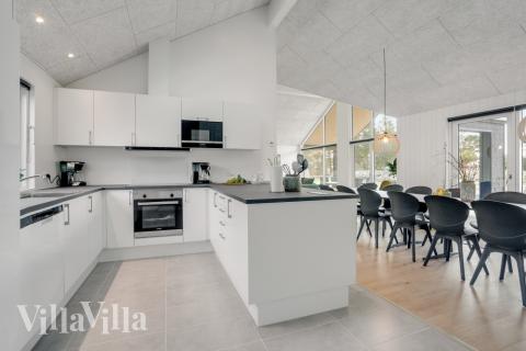 Die Küche in dem Luxusferienhaus Nr. 540 ist so gut ausgestattet, dass man problemlos Mahlzeiten für 14 Personen zubereiten kann.