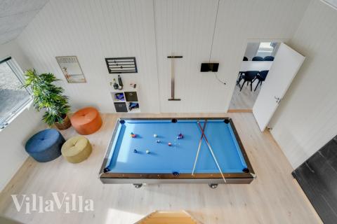 Neben den vielen schönen Stunden, die man im Poolbereich des Hauses verbringen kann, bietet das Luxusferienhaus 540 auch Spielevergnügen bei Billard/Tischtennis und Darts