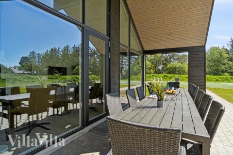 Genießen Sie einen Grillabend auf der Terrasse des Luxusferienhauses Nr. 540 in Westjütland
