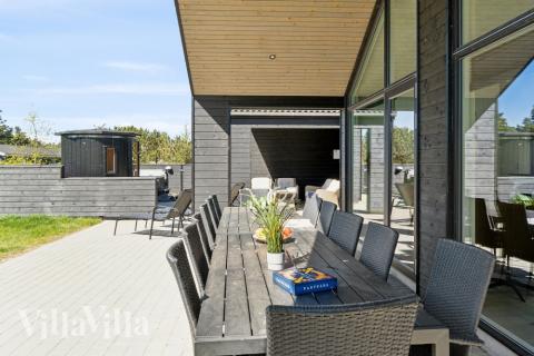 Das Luxusferienhaus Nr. 540 hat eine tolle Terrasse, die mit hochwertigen Gartenmöbeln für 14 Personen ausgestattet ist.