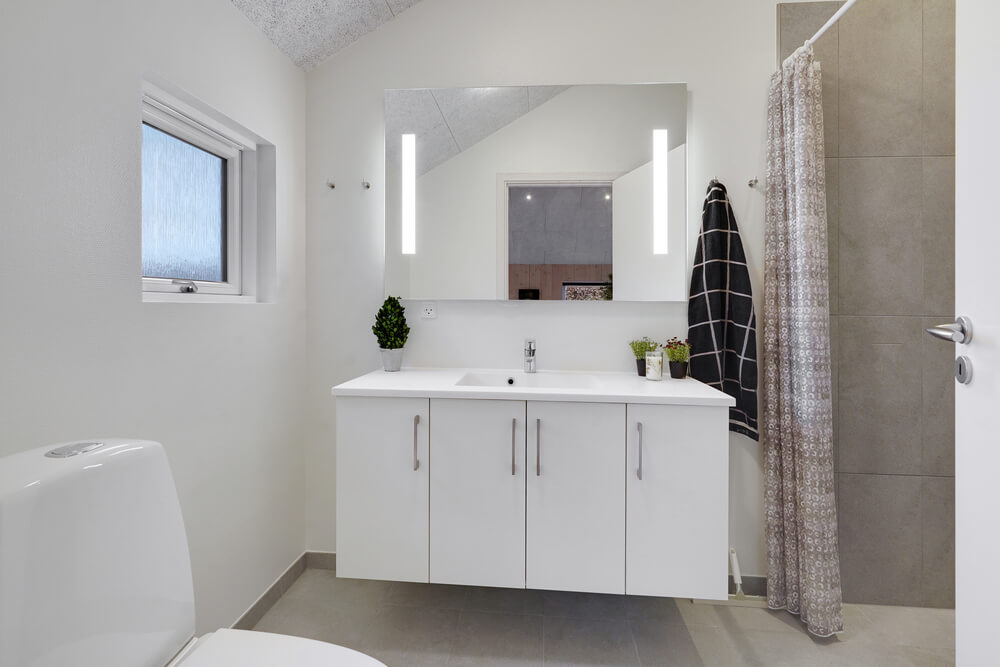 Eines der Badezimmer im Luxusferienhaus Nr. 550