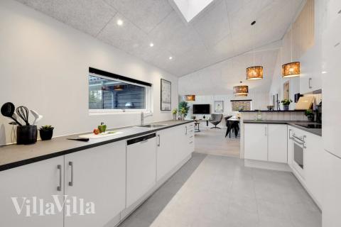 Die Küche in dem Luxusferienhaus Nr. 550 ist so gut ausgestattet, dass man problemlos Mahlzeiten für 14 Personen zubereiten kann.