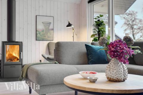 Die Couch im Luxusferienhaus Nr. 550 in Lolland/Falster/Mön lädt zu Gesellschaftsspielen oder zu Kinoabenden ein.