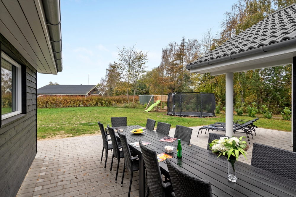 Das Luxusferienhaus Nr. 550 hat eine tolle Terrasse, die mit hochwertigen Gartenmöbeln für 14 Personen ausgestattet ist.