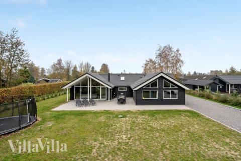 Dieses schöne Poolhaus Nr. 550 mit Platz für 14 Personen liegt in Lolland/Falster/Mön