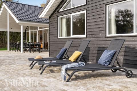 Das Luxusferienhaus Nr. 568 hat eine tolle Terrasse, die mit hochwertigen Gartenmöbeln für 16 Personen ausgestattet ist.