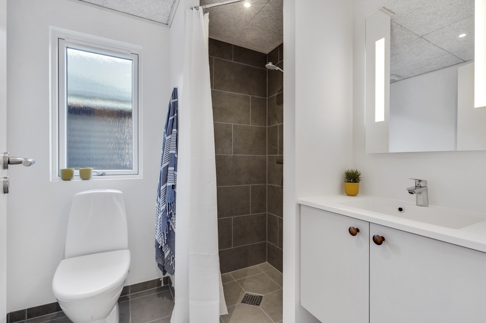 Eines der Badezimmer im Luxusferienhaus Nr. 568