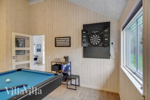 Aktivitätsraum im Luxusferienhaus Nr. 568 mit 6 Schlafzimmern und Platz für 16 Gäste.