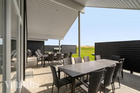 Das Luxusferienhaus Nr. 547 hat eine tolle Terrasse, die mit hochwertigen Gartenmöbeln für 18 Personen ausgestattet ist.