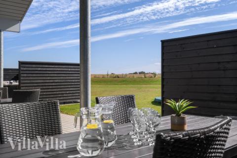 Genießen Sie einen Grillabend auf der Terrasse des Luxusferienhauses Nr. 547 in Limfjord