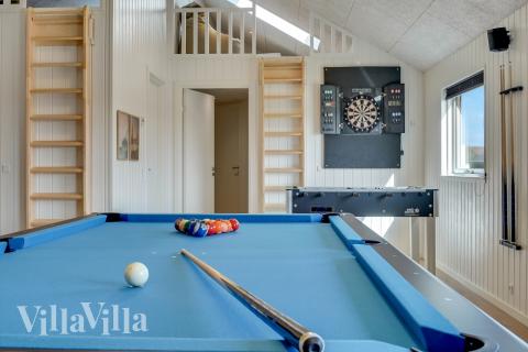 Neben den vielen schönen Stunden, die man im Poolbereich des Hauses verbringen kann, bietet das Luxusferienhaus 558 auch Spielevergnügen bei Billard/Tischtennis und Darts