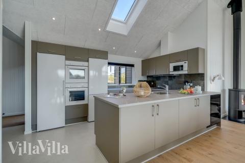 Die Küche in dem Luxusferienhaus Nr. 558 ist so gut ausgestattet, dass man problemlos Mahlzeiten für 18 Personen zubereiten kann.