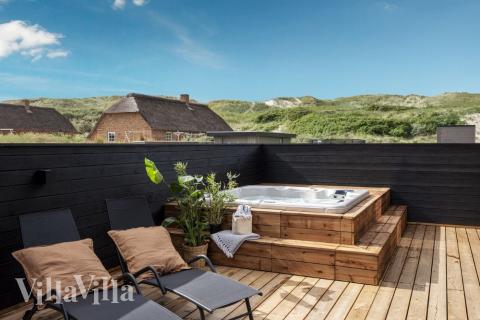 Genießen Sie einen Grillabend auf der Terrasse des Luxusferienhauses Nr. 558 in Westjütland