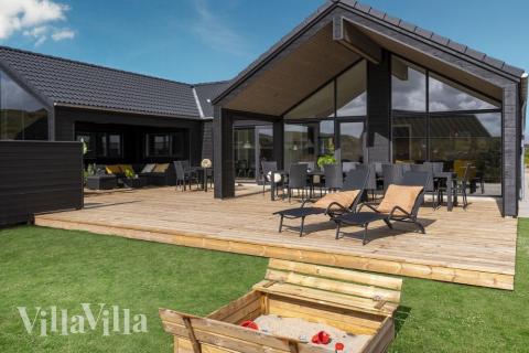 Dieses schöne Poolhaus Nr. 558 mit Platz für 18 Personen liegt in Westjütland