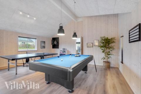 Aktivitätsraum im Luxusferienhaus Nr. 545 mit 7 Schlafzimmern und Platz für 18 Gäste.