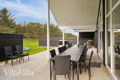 Genießen Sie einen Grillabend auf der Terrasse des Luxusferienhauses Nr. 545 in Limfjord