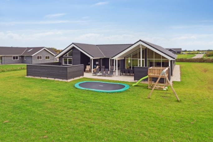 Dieses schöne Poolhaus Nr. 545 mit Platz für 18 Personen liegt in Limfjord