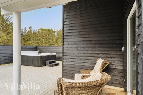 Auf der Terrasse des Ferienhauses Nr. 545 ist Platz für 18 Personen.