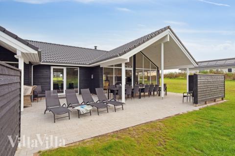 Das Luxusferienhaus Nr. 545 hat eine tolle Terrasse, die mit hochwertigen Gartenmöbeln für 18 Personen ausgestattet ist.