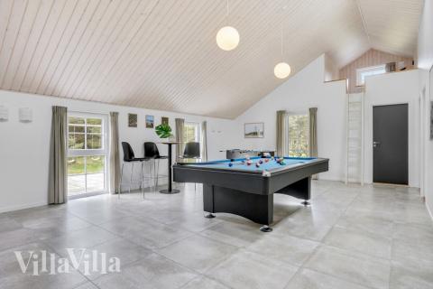 Neben den vielen schönen Stunden, die man im Poolbereich des Hauses verbringen kann, bietet das Luxusferienhaus 570 auch Spielevergnügen bei Billard/Tischtennis und Darts