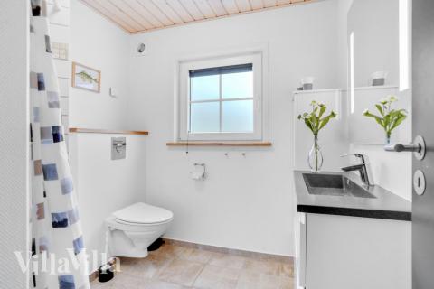 Eines der Badezimmer im Luxusferienhaus Nr. 570