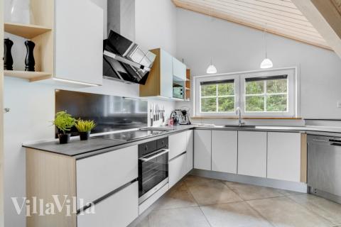 Die Küche in dem Luxusferienhaus Nr. 570 ist so gut ausgestattet, dass man problemlos Mahlzeiten für 14 Personen zubereiten kann.