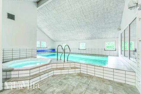Genießen Sie den warmen Whirlpool im Luxusferienhaus Nr. 570 in Westjütland