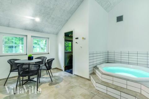 Der schicke Pool im Luxusferienhaus Nr. 570 für 14 Personen