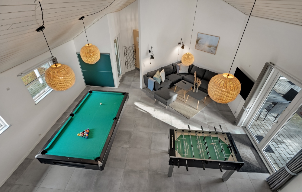 Das Luxusferienhaus 571 für 22 Personen hat einen großen Aktivitätsraum mit u. a. Billard und Darts