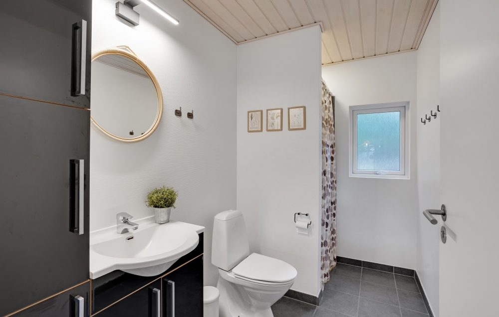 Eines der Badezimmer im Luxusferienhaus Nr. 571