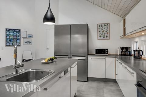 Die Küche in dem Luxusferienhaus Nr. 571 ist so gut ausgestattet, dass man problemlos Mahlzeiten für 22 Personen zubereiten kann.