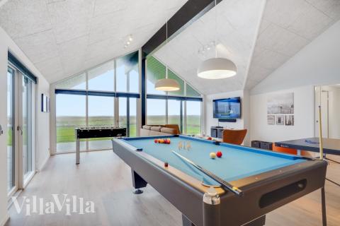 Aktivitätsraum im Luxusferienhaus Nr. 551 mit 9 Schlafzimmern und Platz für 24 Gäste.