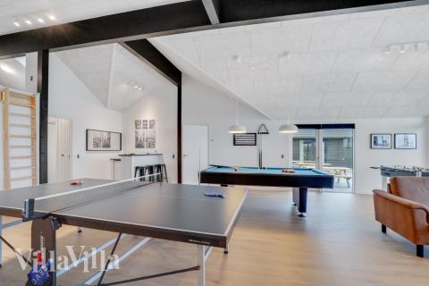 Neben den vielen schönen Stunden, die man im Poolbereich des Hauses verbringen kann, bietet das Luxusferienhaus 551 auch Spielevergnügen bei Billard/Tischtennis und Darts
