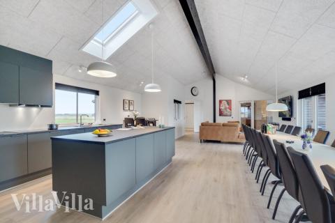 Die Küche in dem Luxusferienhaus Nr. 551 ist so gut ausgestattet, dass man problemlos Mahlzeiten für 24 Personen zubereiten kann.