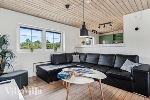 Die Couchecke im Luxusferienhaus Nr. 572 in Westjütland.