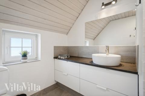 Eines der Badezimmer im Luxusferienhaus Nr. 572