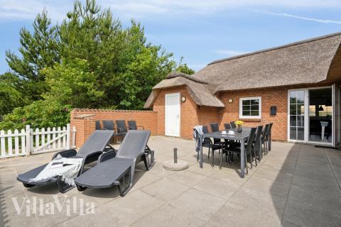 Genießen Sie einen Grillabend auf der Terrasse des Luxusferienhauses Nr. 572 in Westjütland