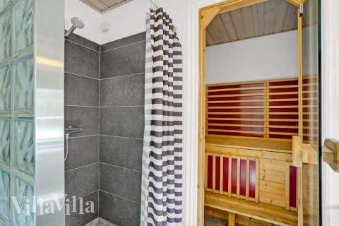 Genießen Sie die heiße Sauna im Luxusferienhaus Nr. 573 für 14 Personen