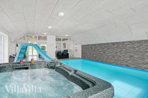 Der schicke Pool im Luxusferienhaus Nr. 573 für 14 Personen