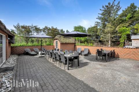 Genießen Sie einen Grillabend auf der Terrasse des Luxusferienhauses Nr. 574 in Westjütland