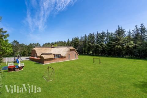 Dieses schöne Poolhaus Nr. 574 mit Platz für 12 Personen liegt in Westjütland