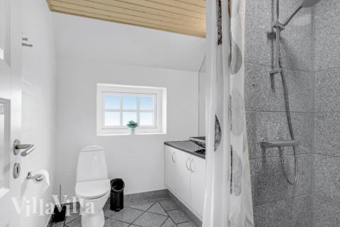 Im Luxusferienhaus Nr. 576 für 14 Personen gibt es Bad mit Dusche.