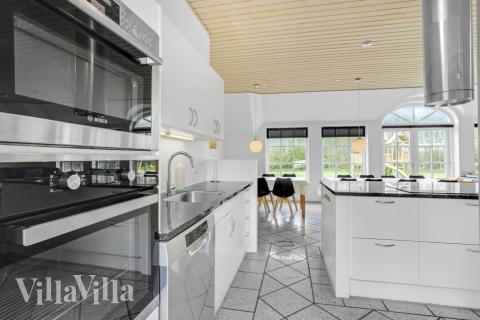 Gut ausgestattete Küche im Luxusferienhaus Nr. 576 in Westjütland.