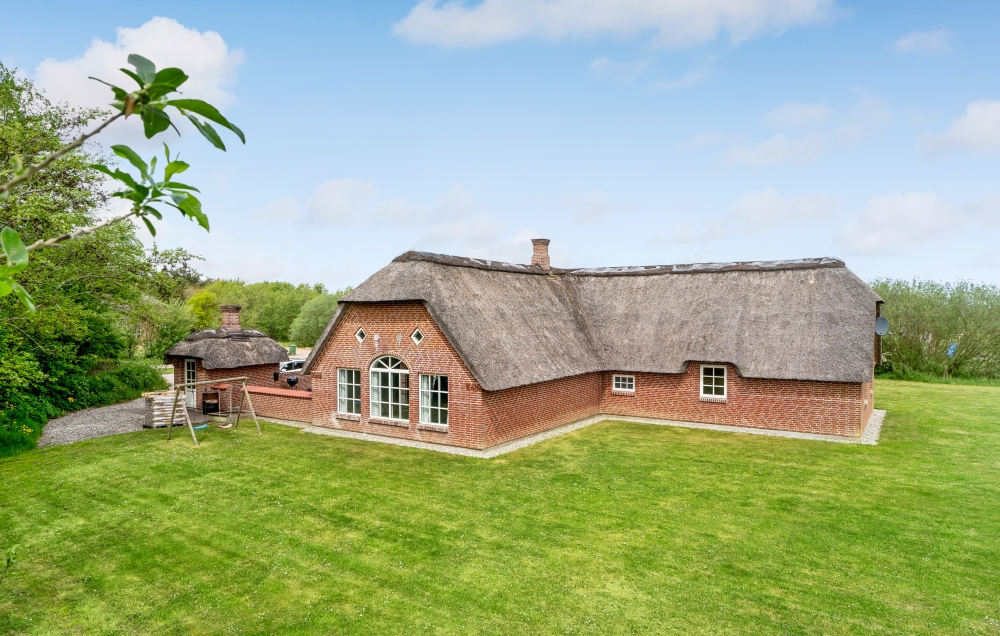 Dieses schöne Poolhaus Nr. 576 mit Platz für 14 Personen liegt in Westjütland