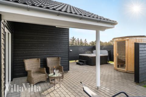 Das Luxusferienhaus Nr. 553 hat eine tolle Terrasse, die mit hochwertigen Gartenmöbeln für 16 Personen ausgestattet ist.