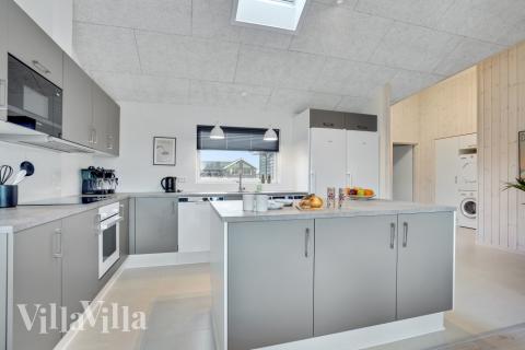 Die Küche in dem Luxusferienhaus Nr. 553 ist so gut ausgestattet, dass man problemlos Mahlzeiten für 16 Personen zubereiten kann.