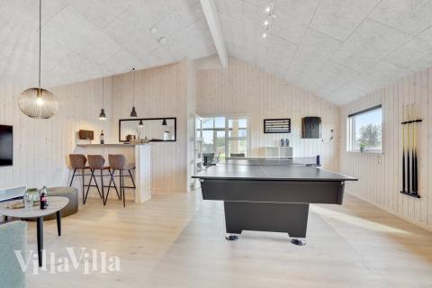 Neben den vielen schönen Stunden, die man im Poolbereich des Hauses verbringen kann, bietet das Luxusferienhaus 553 auch Spielevergnügen bei Billard/Tischtennis und Darts