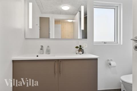 Im Luxusferienhaus Nr. 577 für 18 Personen gibt es Bad mit Dusche.